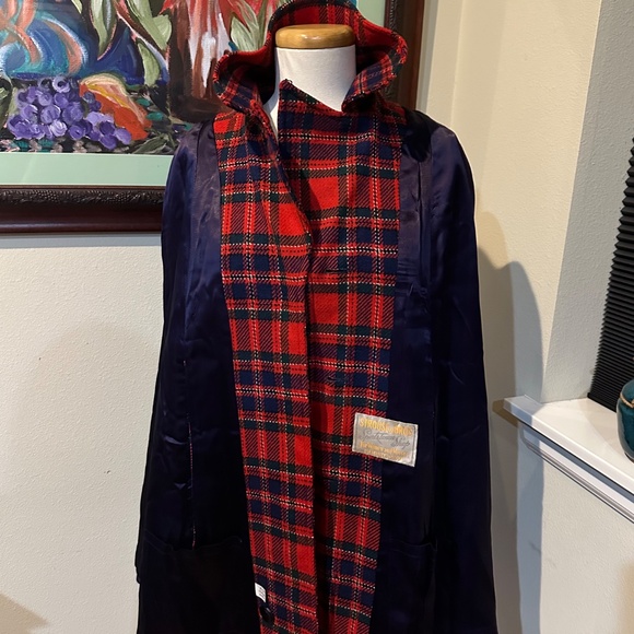 Red Plaid Pendleton Cape / Vintage 70s NOS Gorgeous!  One size Rare! Timeless ! - Picture 5 of 15